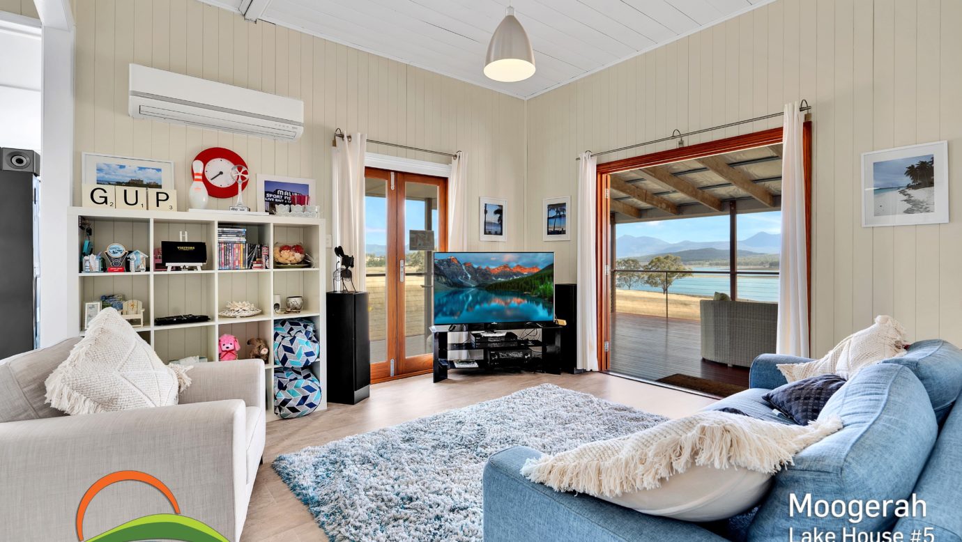 Lake House 6 - Lounge Area