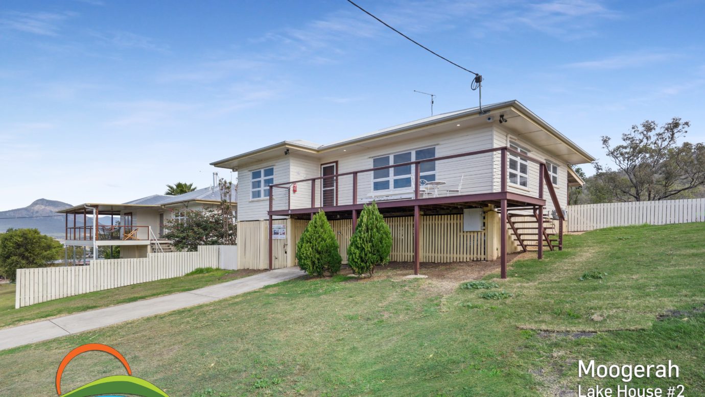 Lake House 2 - Front of House