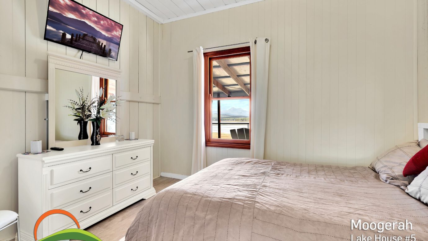 Lake House 6 - Bedroom