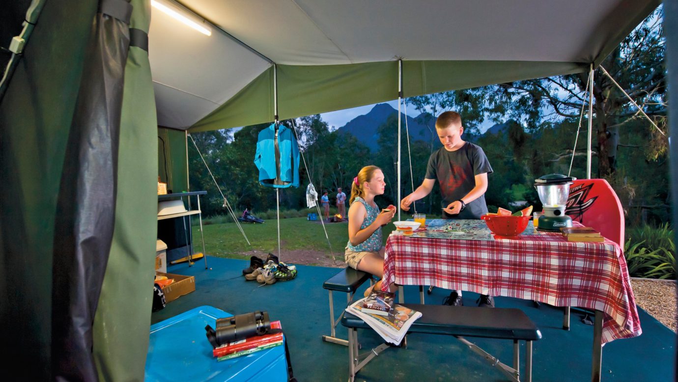 Glamping - Deluxe Camper Trailer