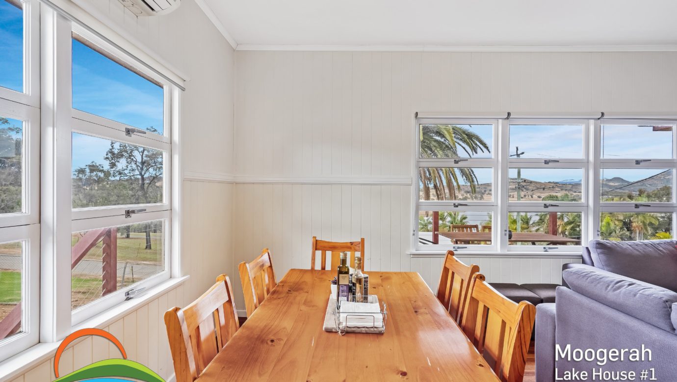 Lake House 1 - Dining Area