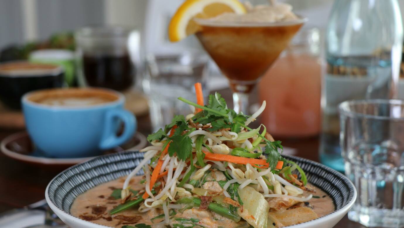 Chicken & Prawn Laksa w/ Coffee Margarita