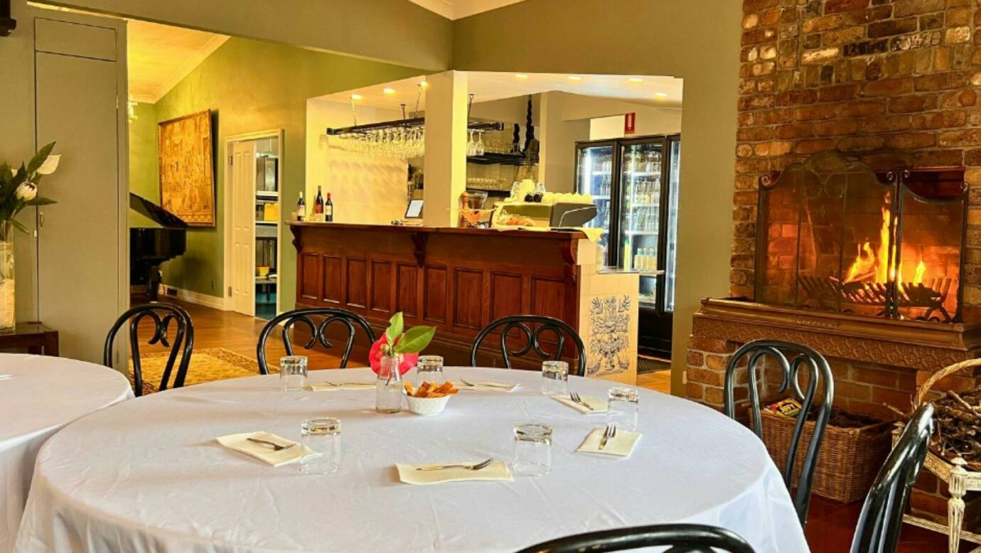 Grand Chameleon Fire Place