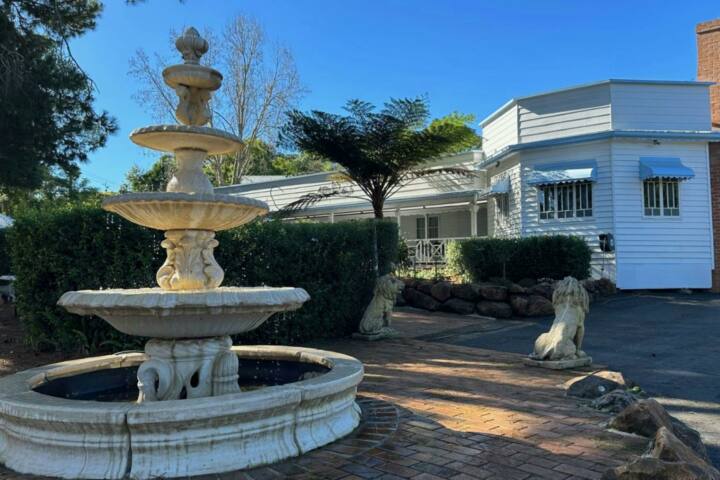 Grand Chameleon Entrance