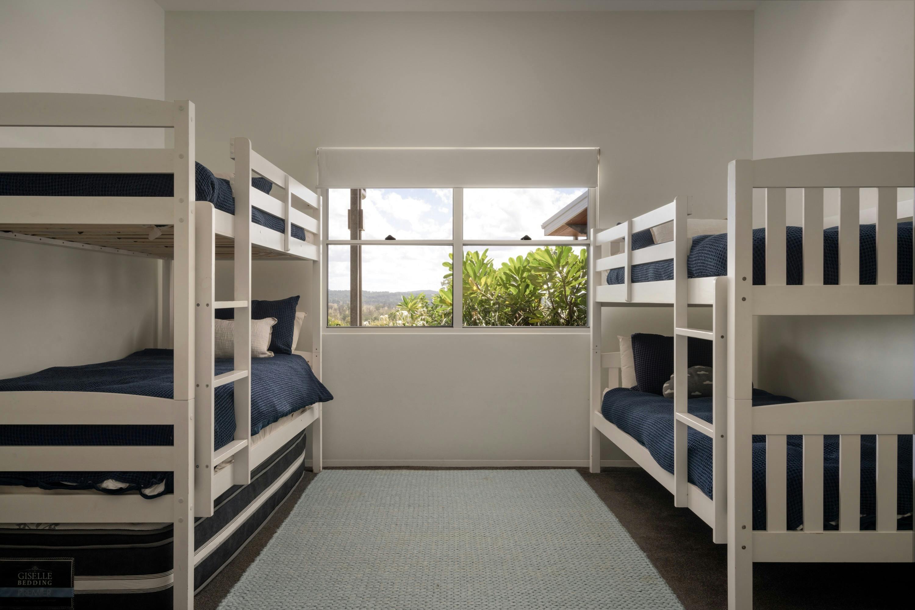 Skyline Farmhouse - Room 03