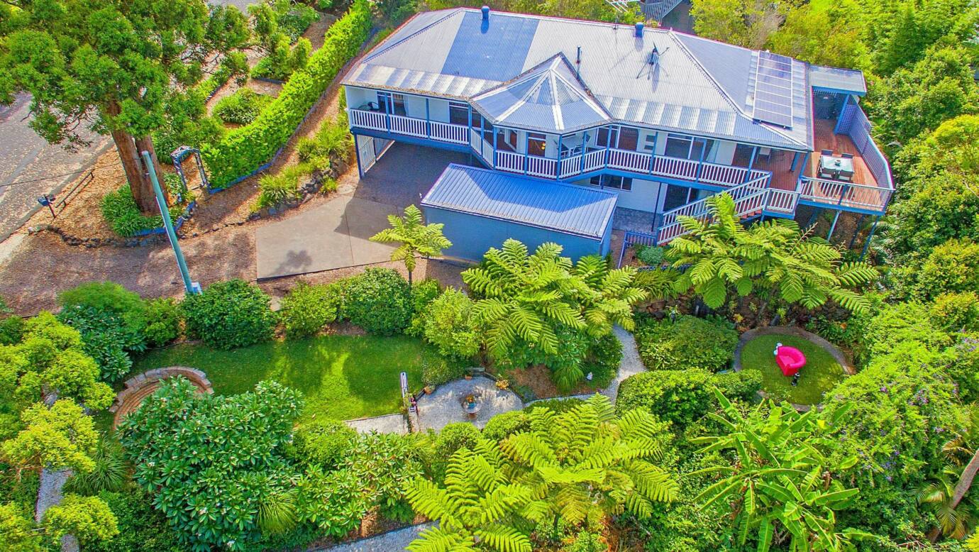 Perched between the peak of Eagle Heights and the scarp of Tamborine Mountain